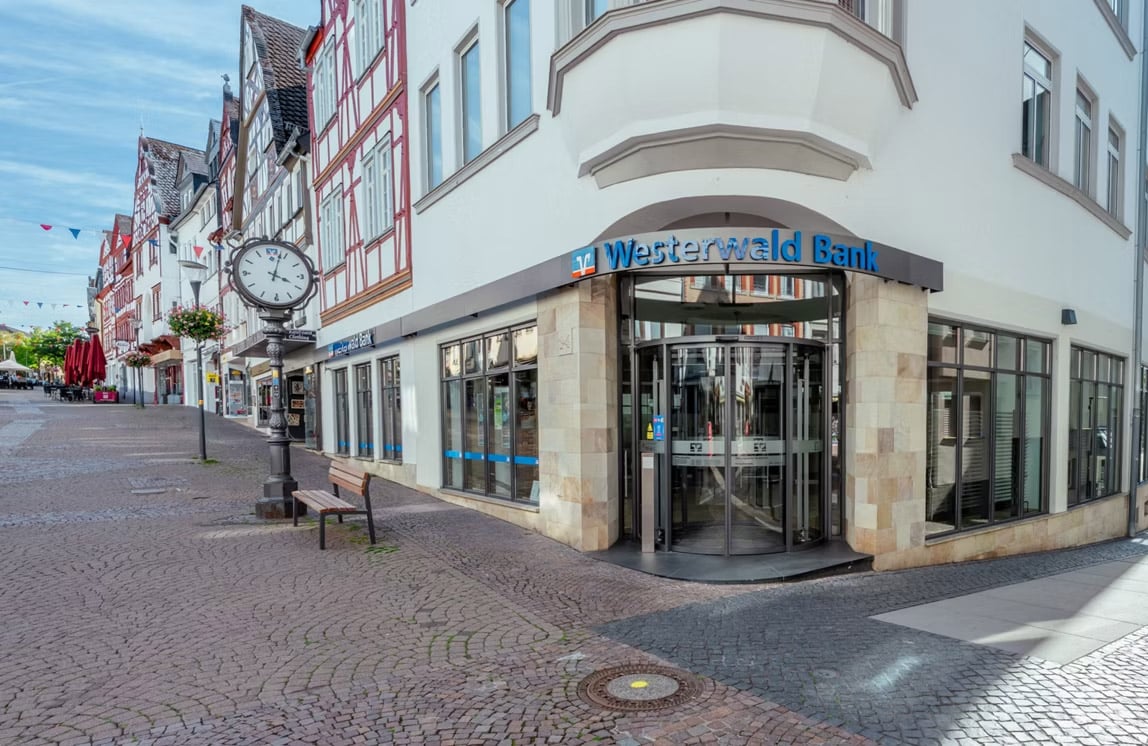 IDV sicher im Griff: Wie die Westerwald Bank mit aOPM Transparenz und Effizienz schafft